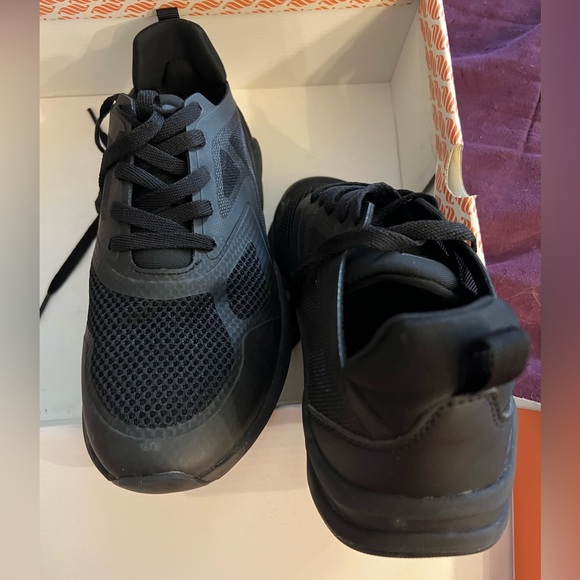 Fabletics Venice performance sneaker Size 8 - Picture 4 of 6